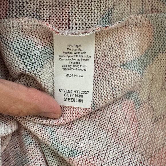 NWT HOPELY Women's Red Floral Print Women's  Waffle Knit Top Medium - Picture 4 of 5